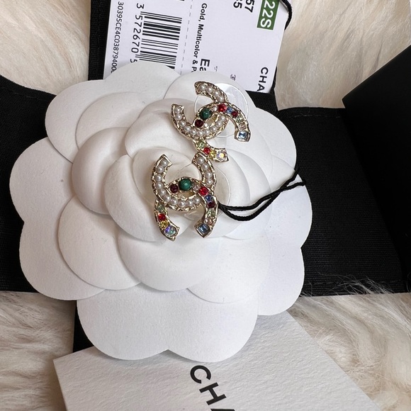 NEW Chanel Multicolors Pearls and Crystals Stud Earrings Light Gold Hardware - Picture 5 of 8